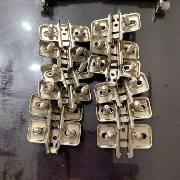 12 Woodcrest soft close hinges - Picture 5 of 6